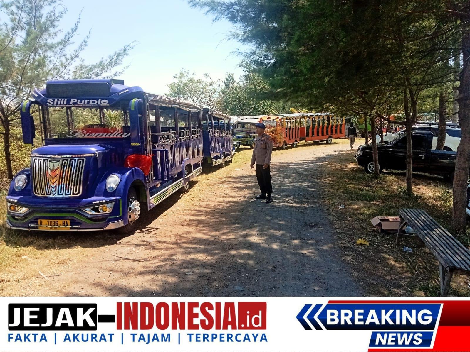 Sosialisasi di Kawasan Pesisir Pantai Gumuk Kantong, Satpolairud Polresta Banyuwangi Berikan Himbauan Keselamatan Kepada Operator Kereta Kelinci