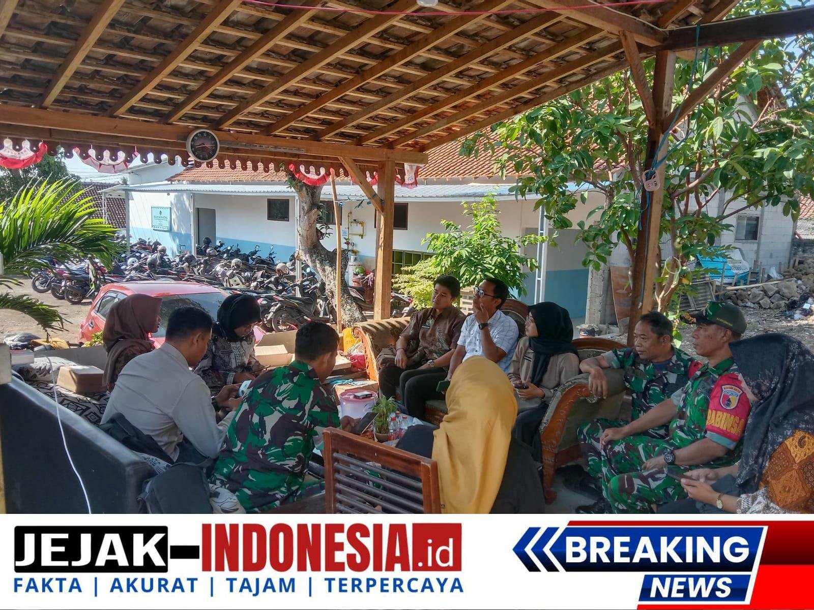 Babinsa Koramil Kalipuro Melaksanakan Pendampingan Rekrutmen Karyawan Dapur Sehat BGN