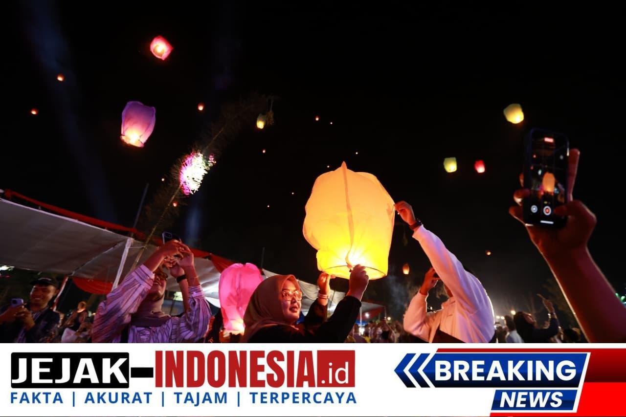Ditutup dengan Pelepasan 1.000 Lampion, Kaliploso Hartimoon Carnival 2025 di Banyuwangi Berlangsung Meriah