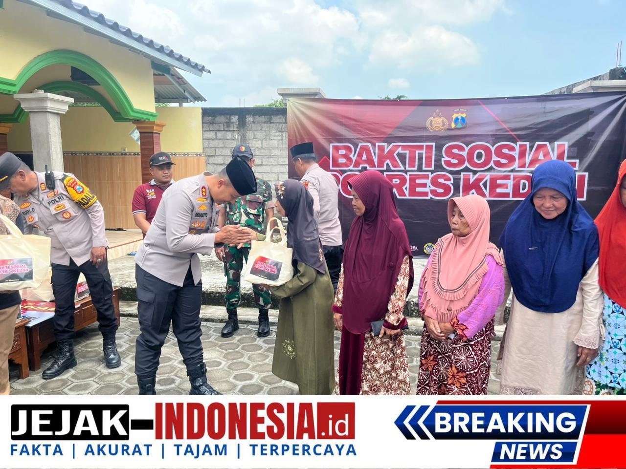 Gelar Baksos, Kapolres Kediri Serahkan Bantuan Sumur Bor untuk Warga Babatan