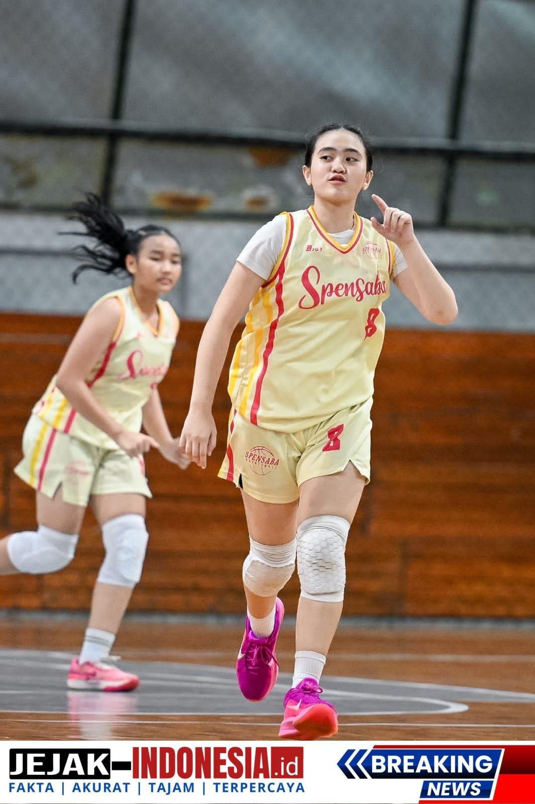 Asha Hauraa Annayra atau Chaya, kapten tim putri SMPN 1 Banyuwangi, membawa timnya menjadi juara Harjaba Cup 2025