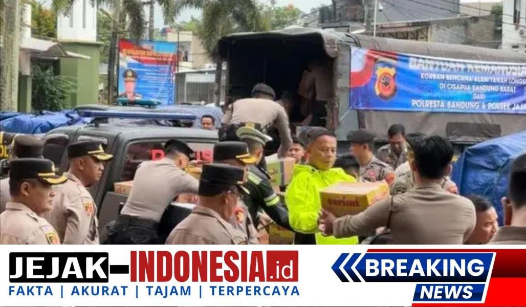 Wujud Kepedulian, Polresta Bandung Salurkan 7 Ton Bantuan Kemanusiaan untuk Korban Longsor Cisarua
