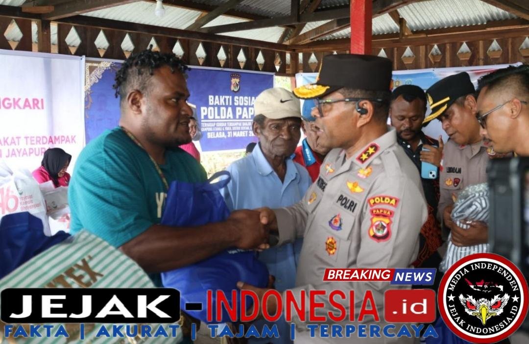 Kapolda Papua Turun Langsung Bantu Korban Banjir, Salurkan Bansos dan Layanan Kesehatan