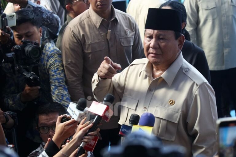 presiden-prabowo-subianto-seusai-pemusnahan-barang-bukti-nar-iyjx